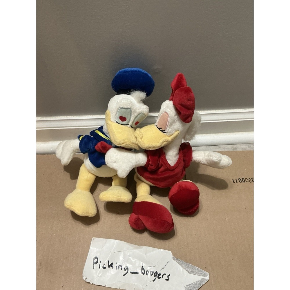 Disney's Donald Duck and Daisy Duck Smooching W/ Magnetic Kiss Plush Toy Set 2